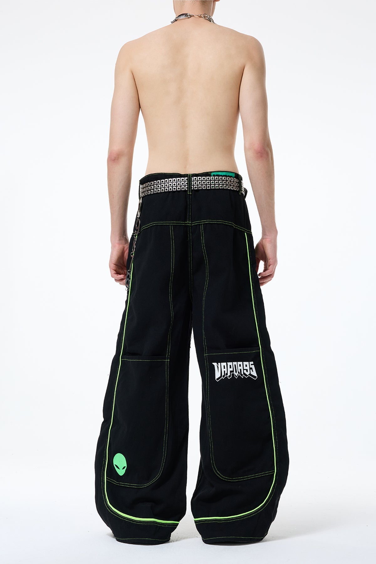 Clean Pathway Embroidery Barrel Pants