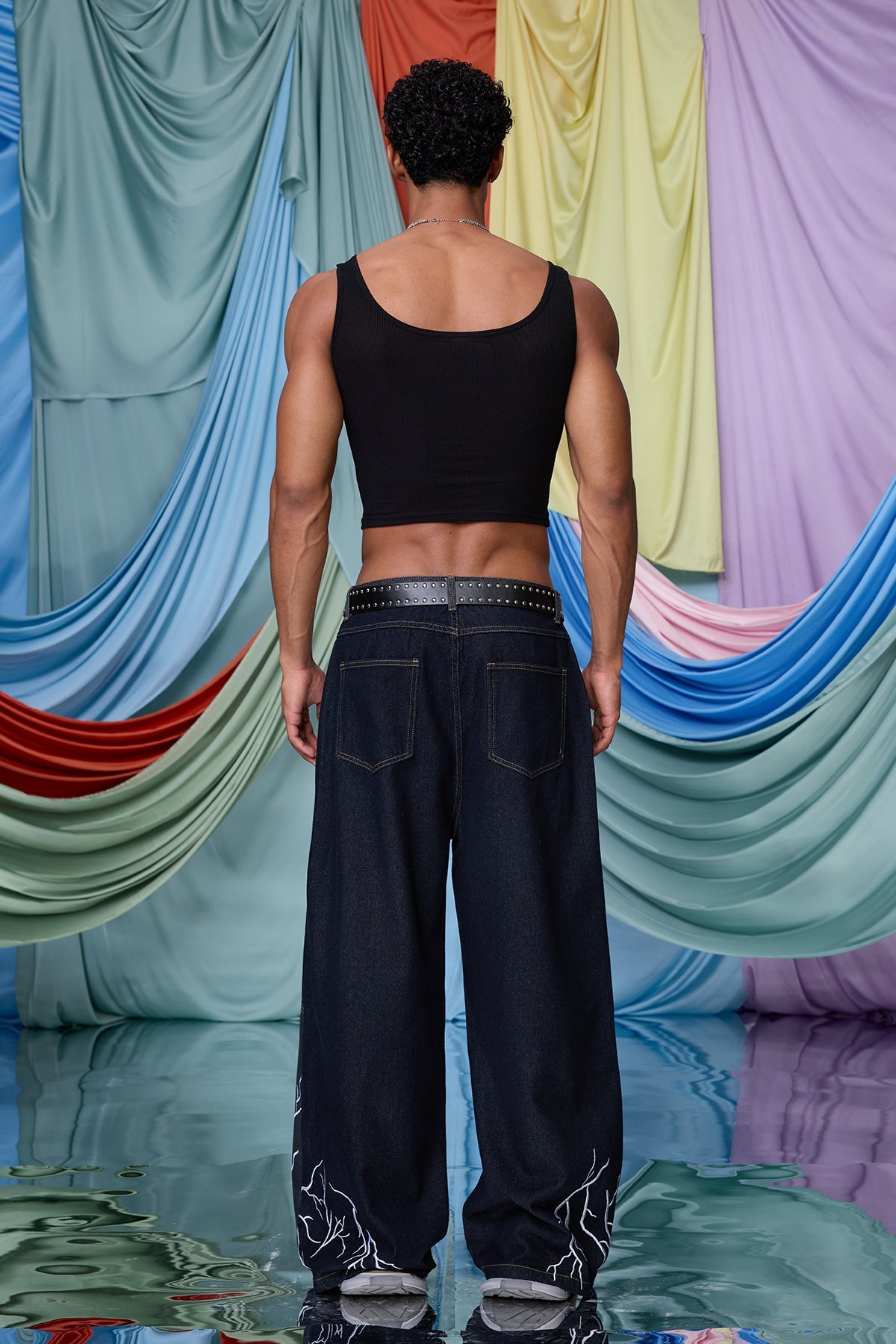 Static Rinse Embroidered Barrel Jeans