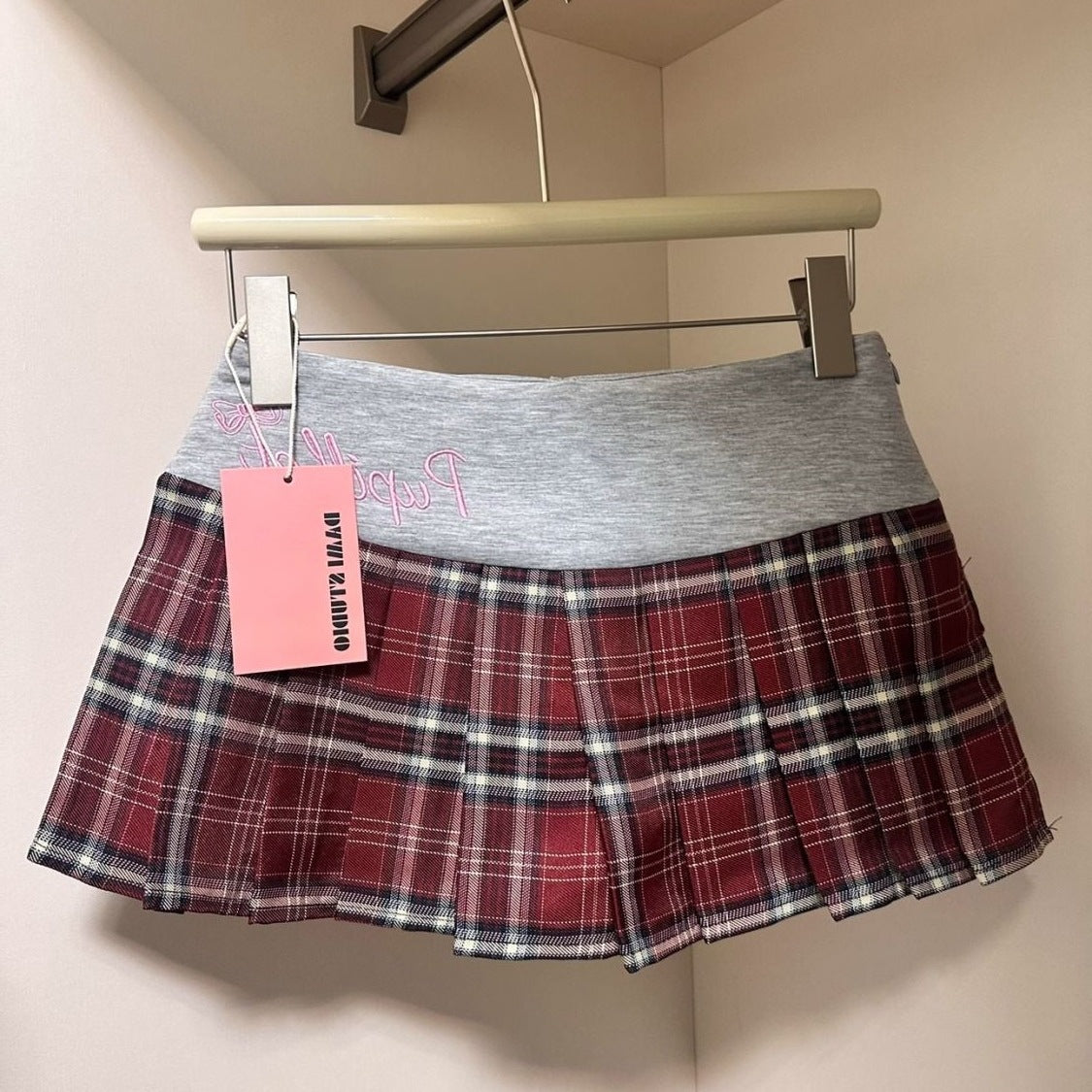 Sporty Waistband Pleated Skirt