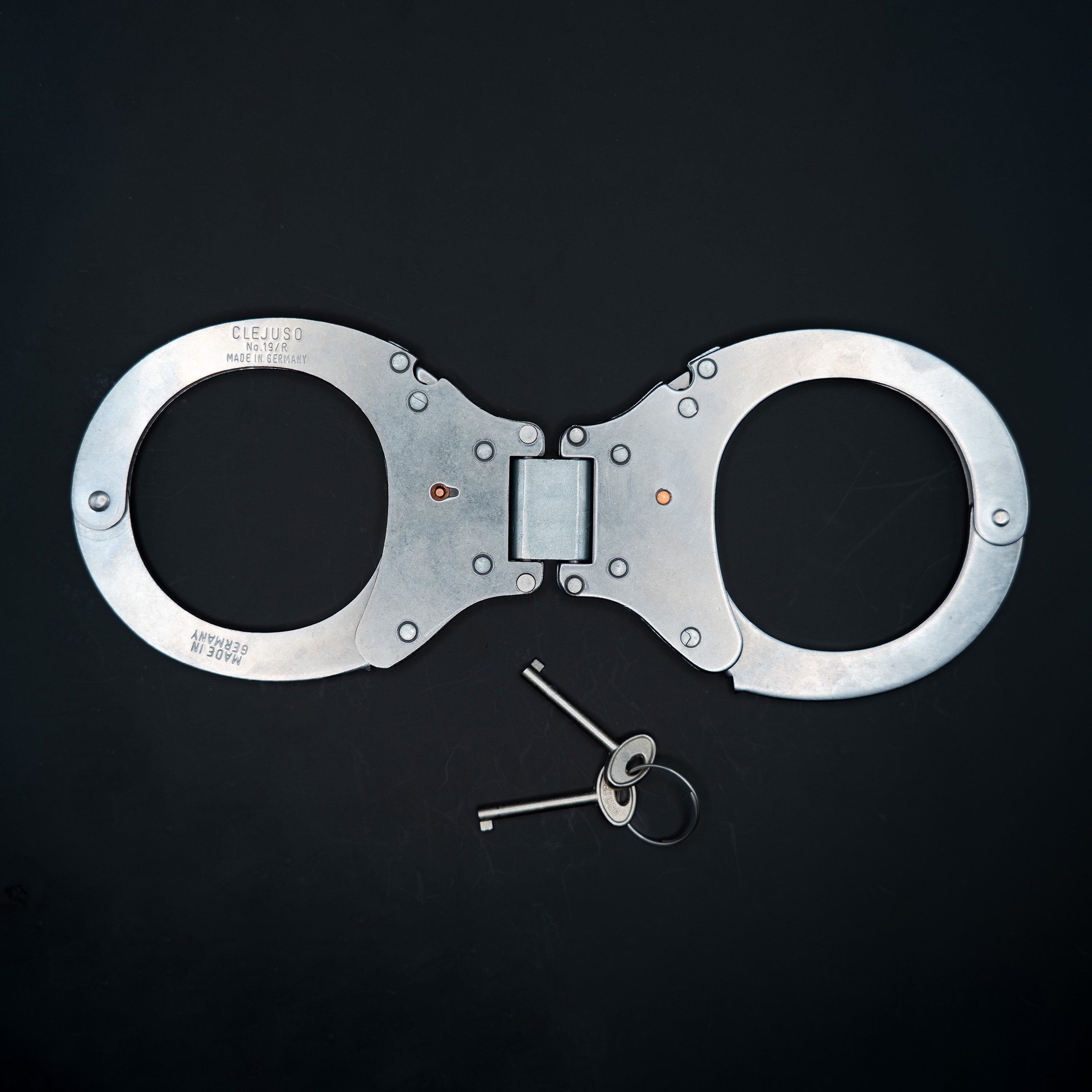 CLEJUSO GERMAN POLICE CUFFS 19R SLV