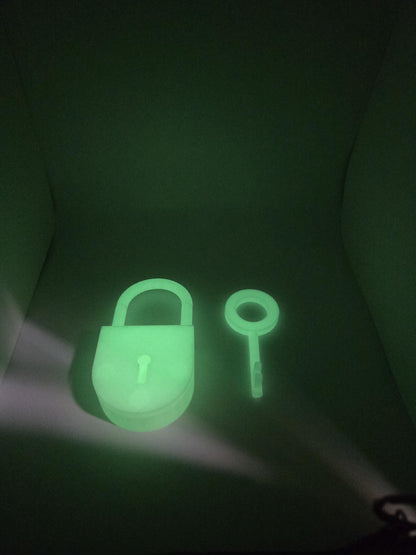 Giant 3D Printed Padlock – Oversized Prop & Costume Accessory!