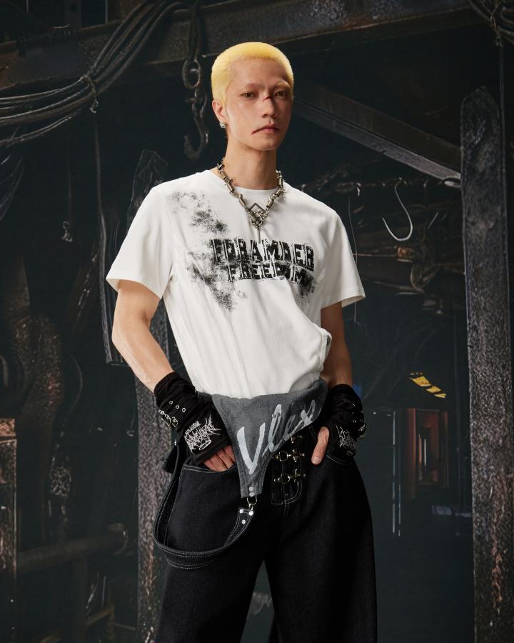 KIIKIO Dark Street Crinkle Spliced Distressed Graphic Tee