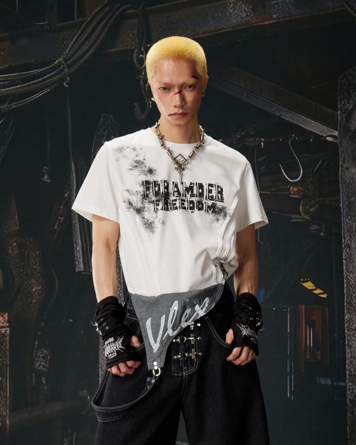 KIIKIO Dark Street Crinkle Spliced Distressed Graphic Tee