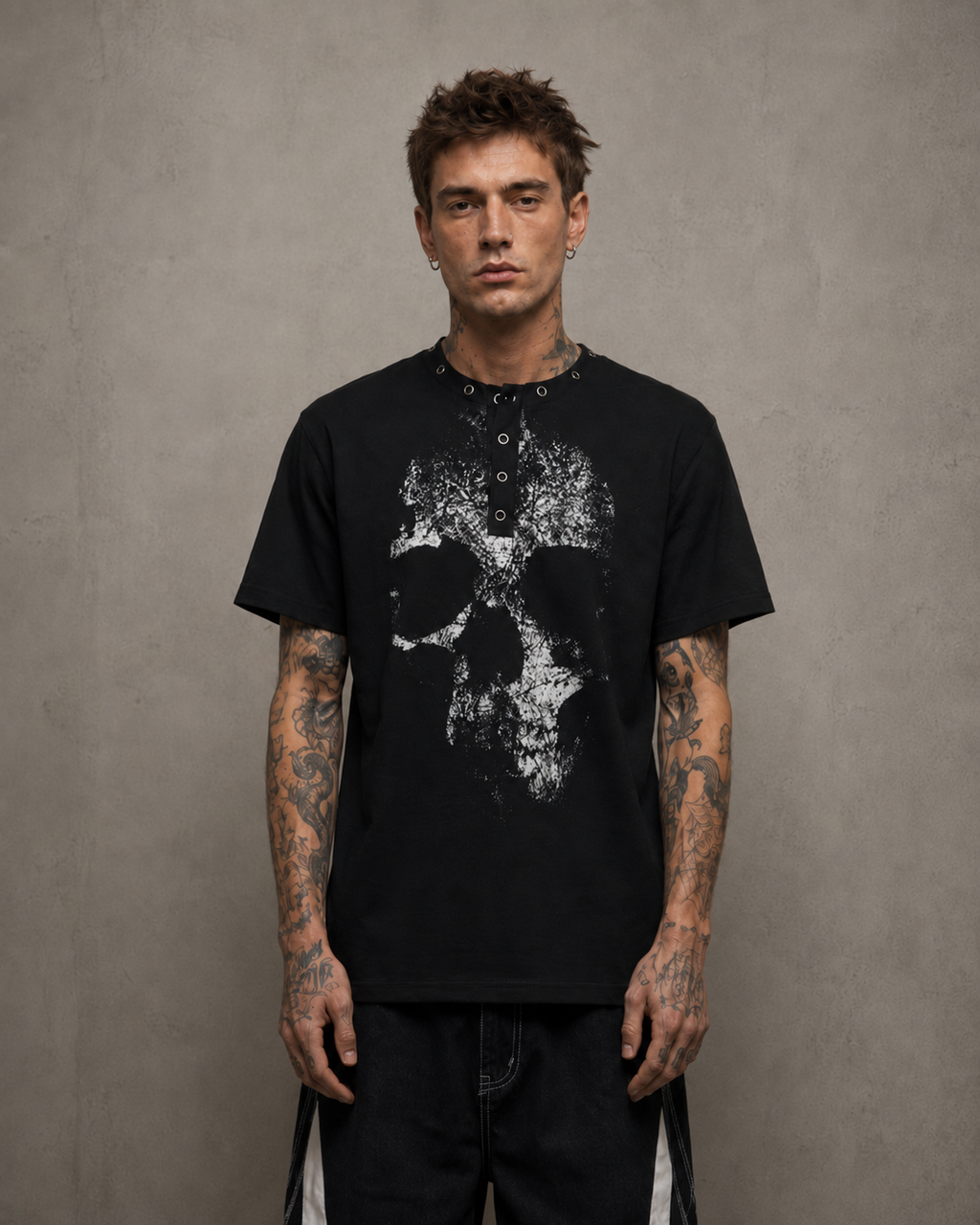 KIIKIO Dark Street Metal-Decorated Crew Neck Tee