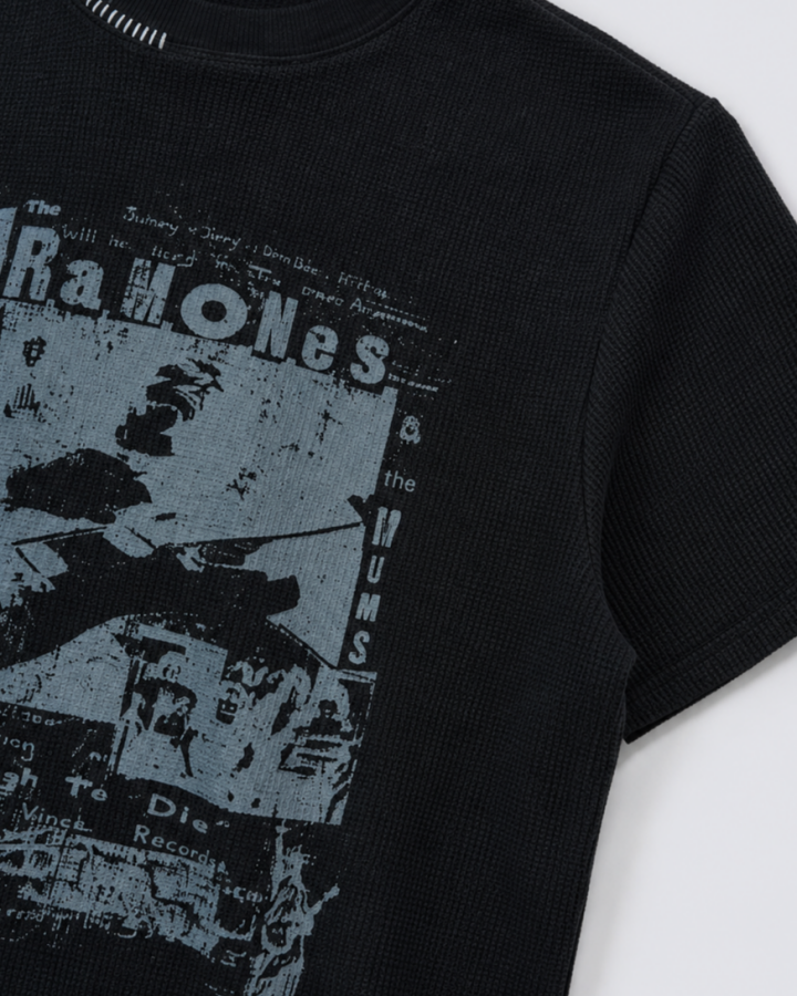 KIIKIO American-Style Distressed Graphic Crew-Neck T-Shirt