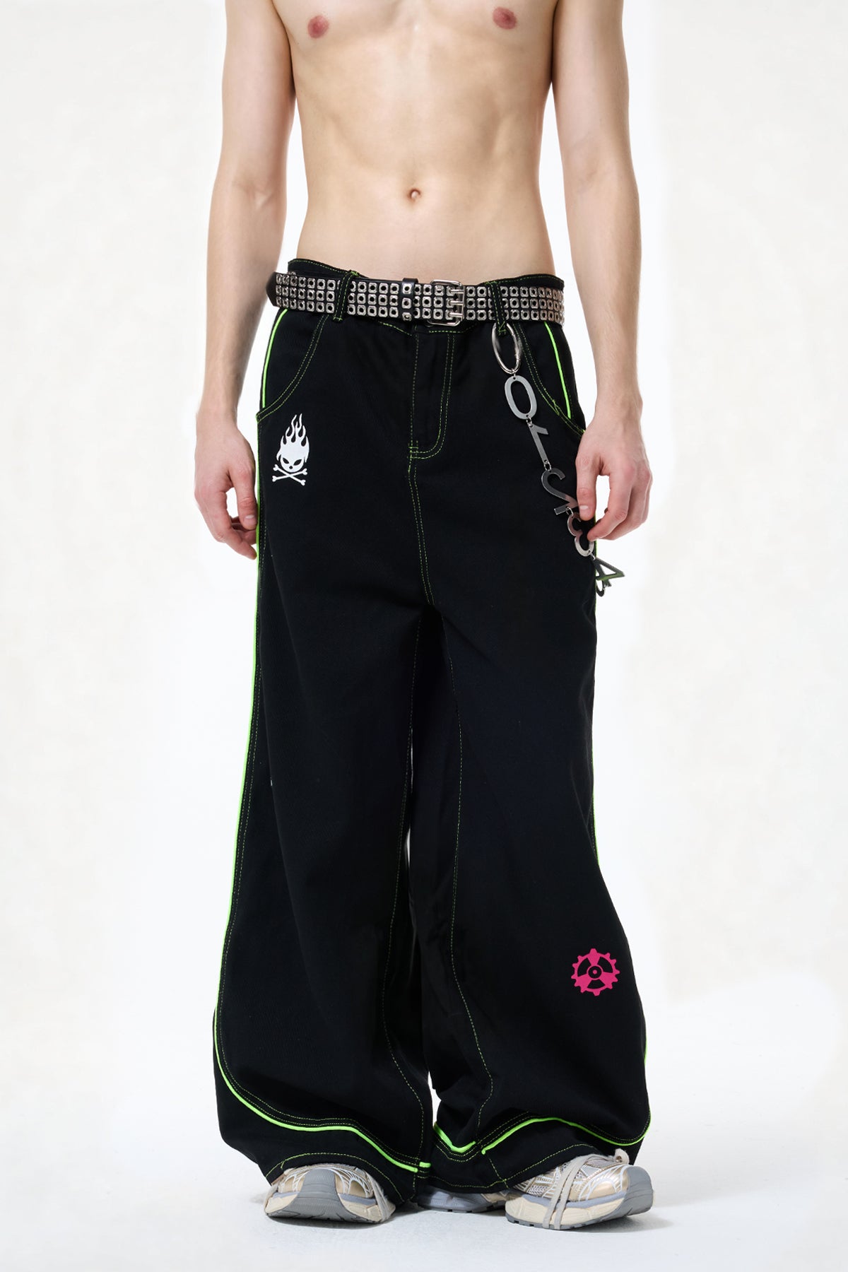 Clean Pathway Embroidery Barrel Pants