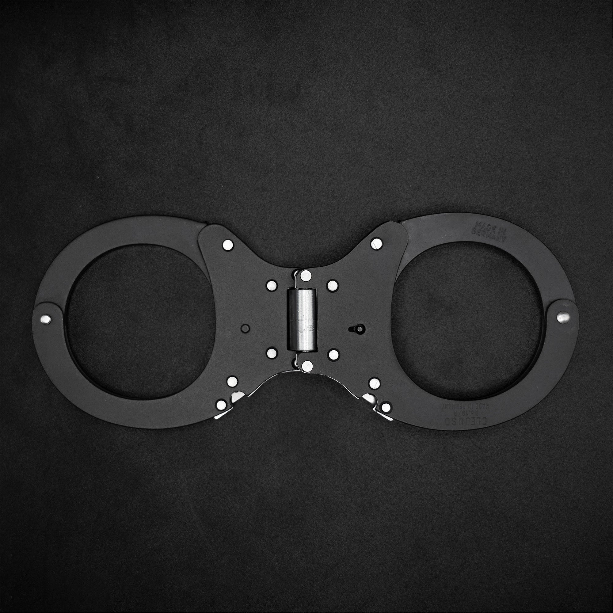 CLEJUSO GERMAN POLICE CUFFS 19R BLK