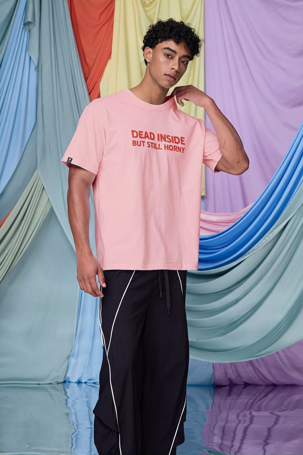 Fluid Graphic Print T-Shirt Pink