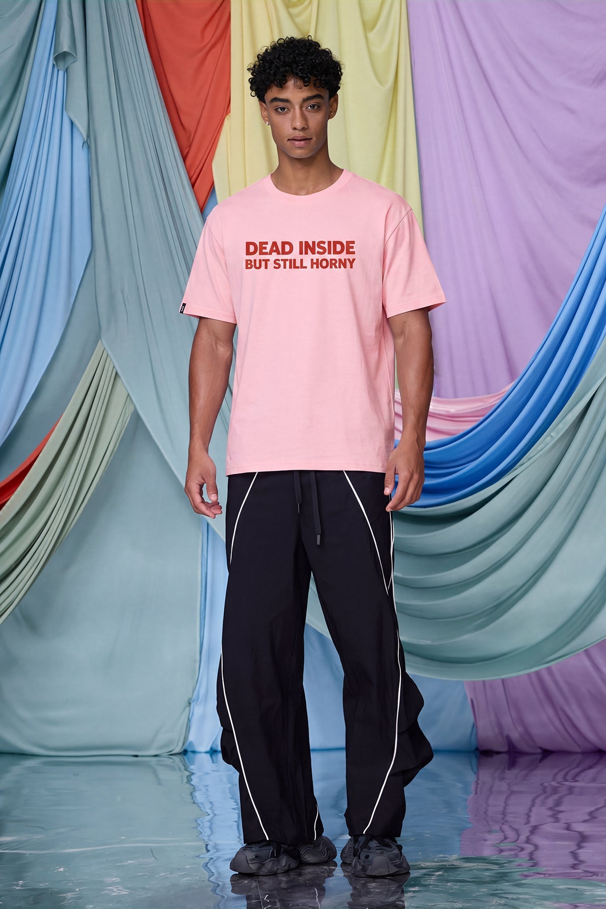 Fluid Graphic Print T-Shirt Pink