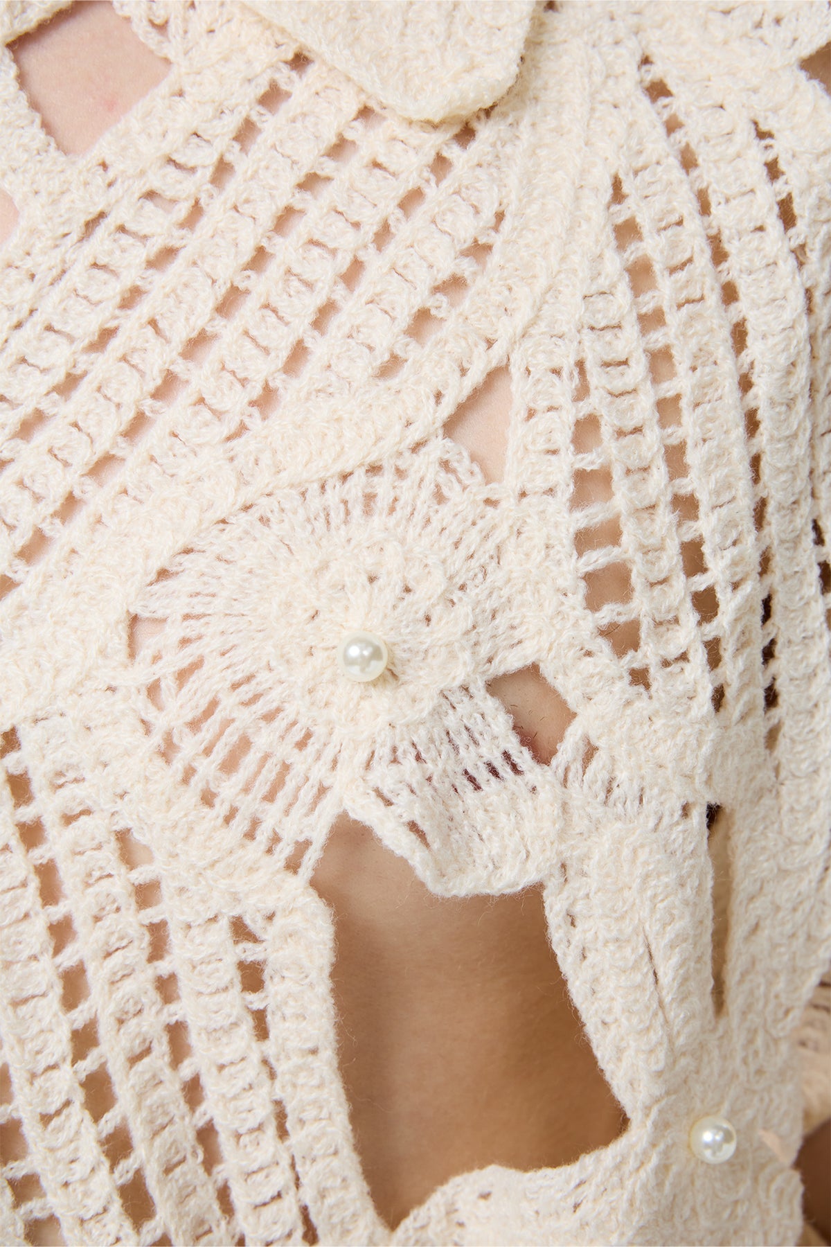 Gentle Structure Cutout Knit Shirt