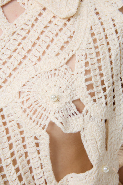 Gentle Structure Cutout Knit Shirt