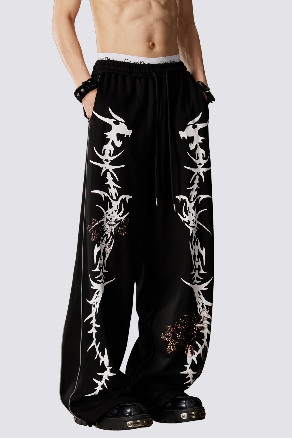 Light Transit Thorn Print Rhinestone Straight Pants Black