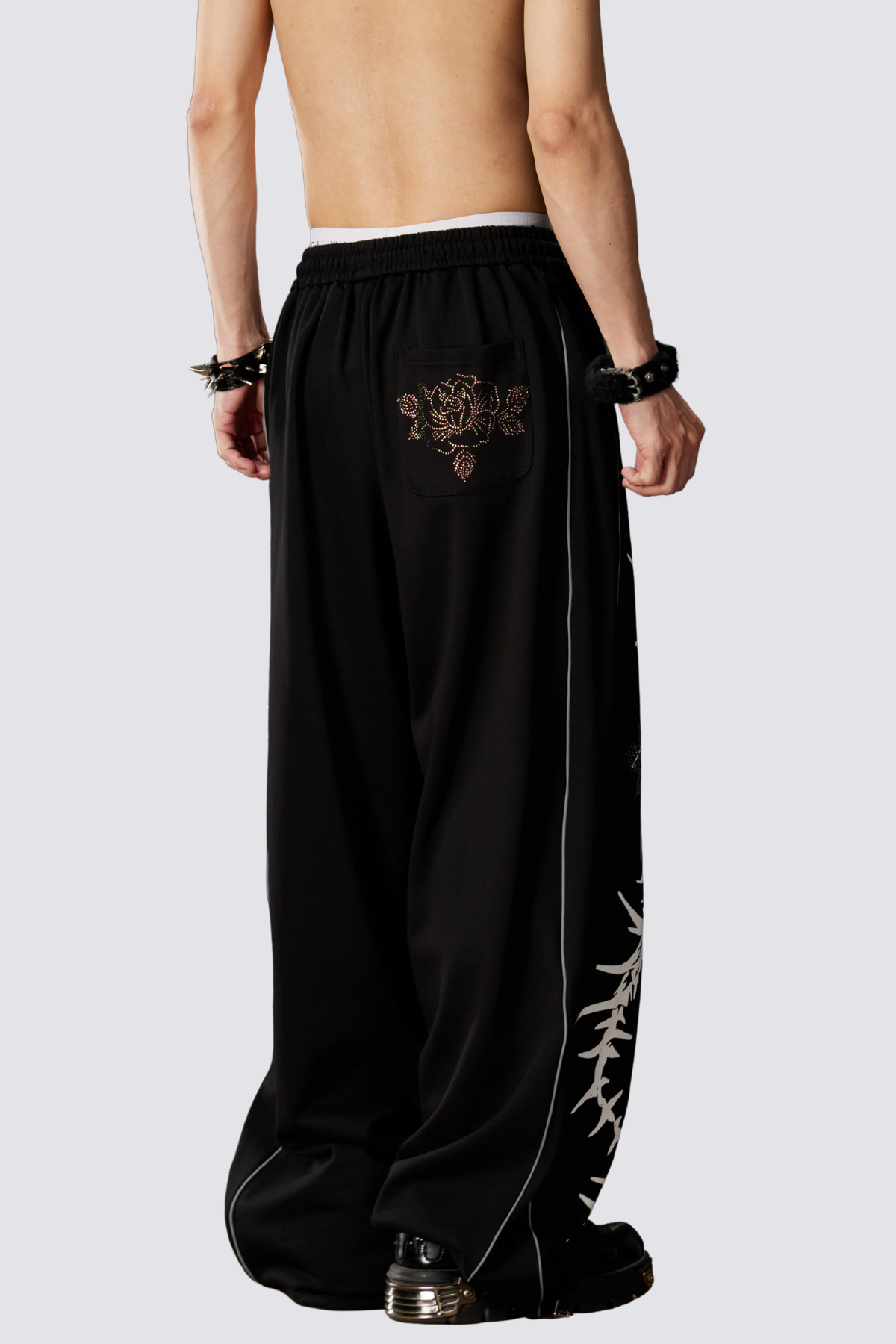 Light Transit Thorn Print Rhinestone Straight Pants Black