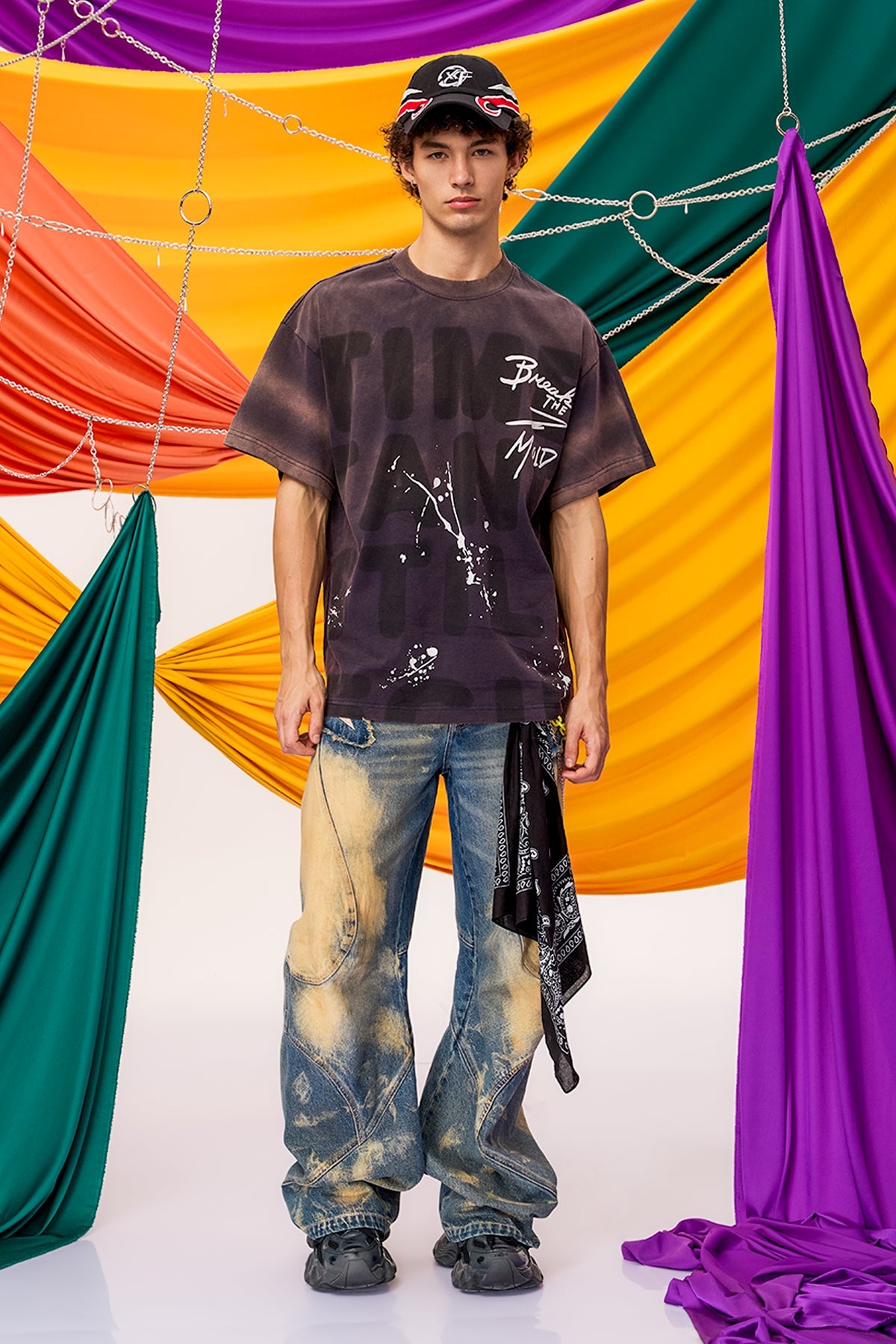 Low Trace Graffiti T-Shirt Khaki