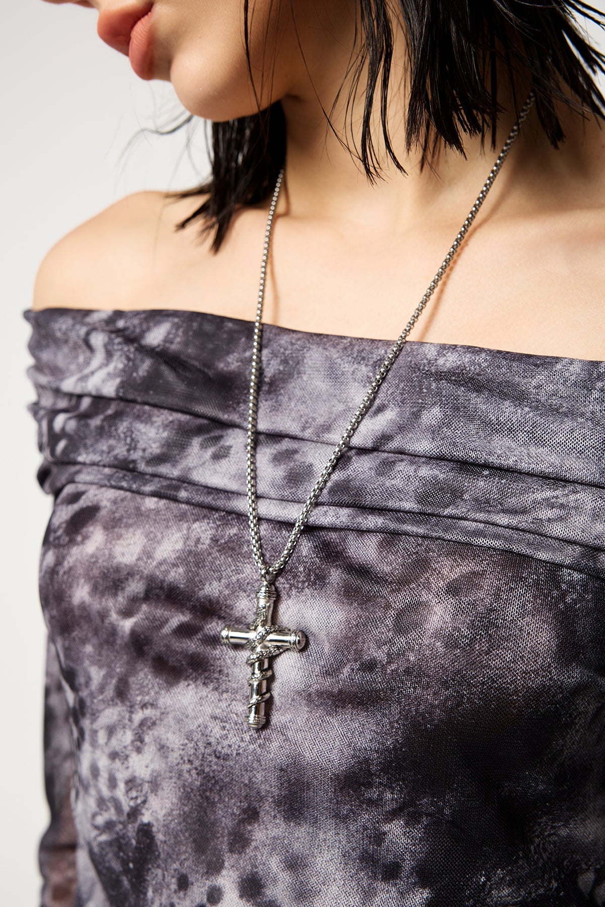 Metal Link Openable Snake Cross Necklace