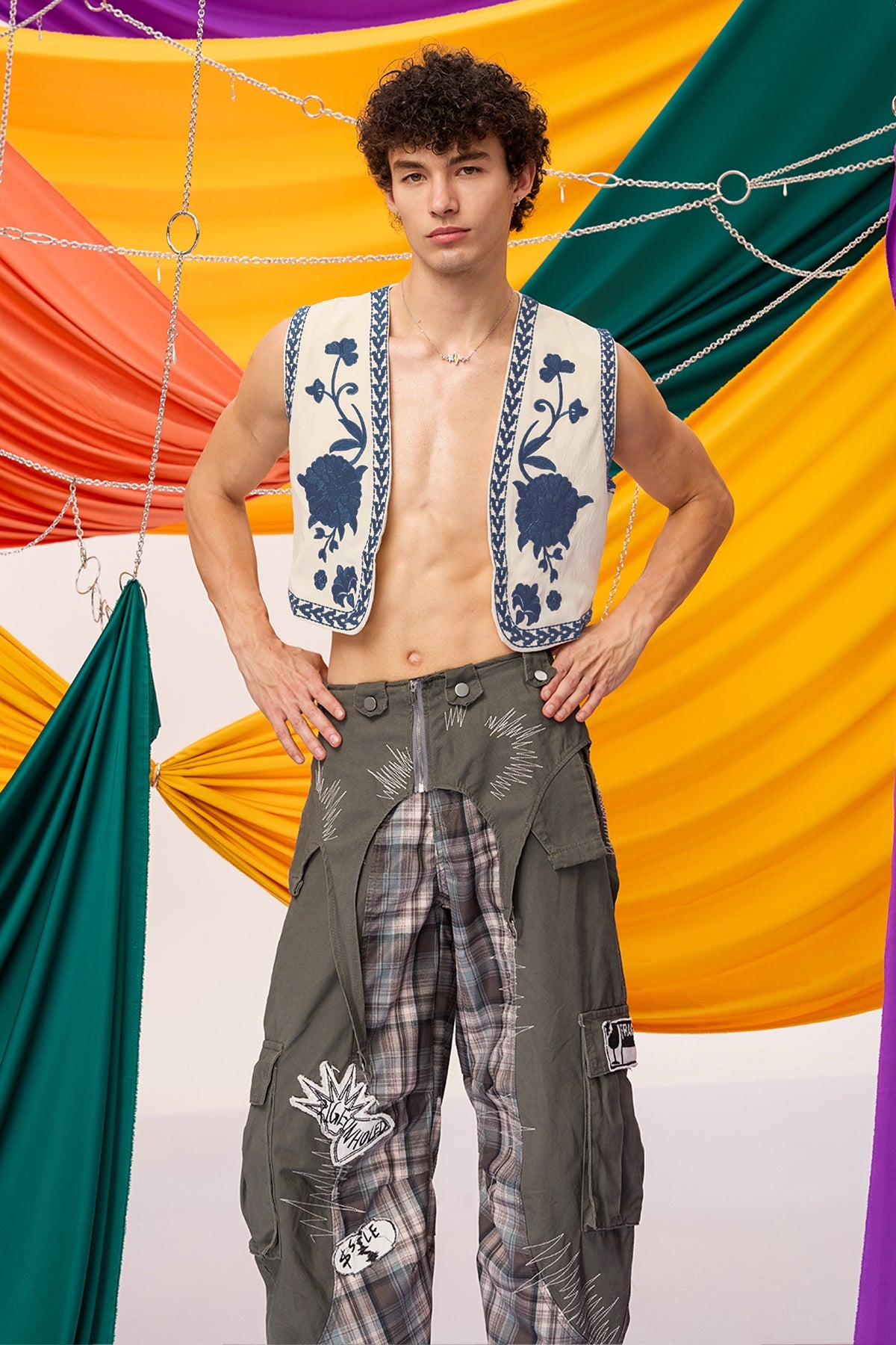 Mild Line Embroidery Floral Vest