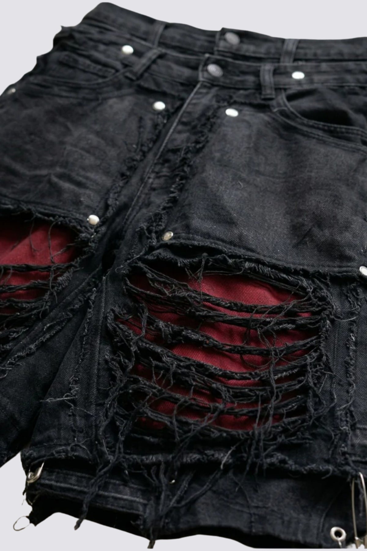 Muted Rinse Ripped Capri Jeans Black