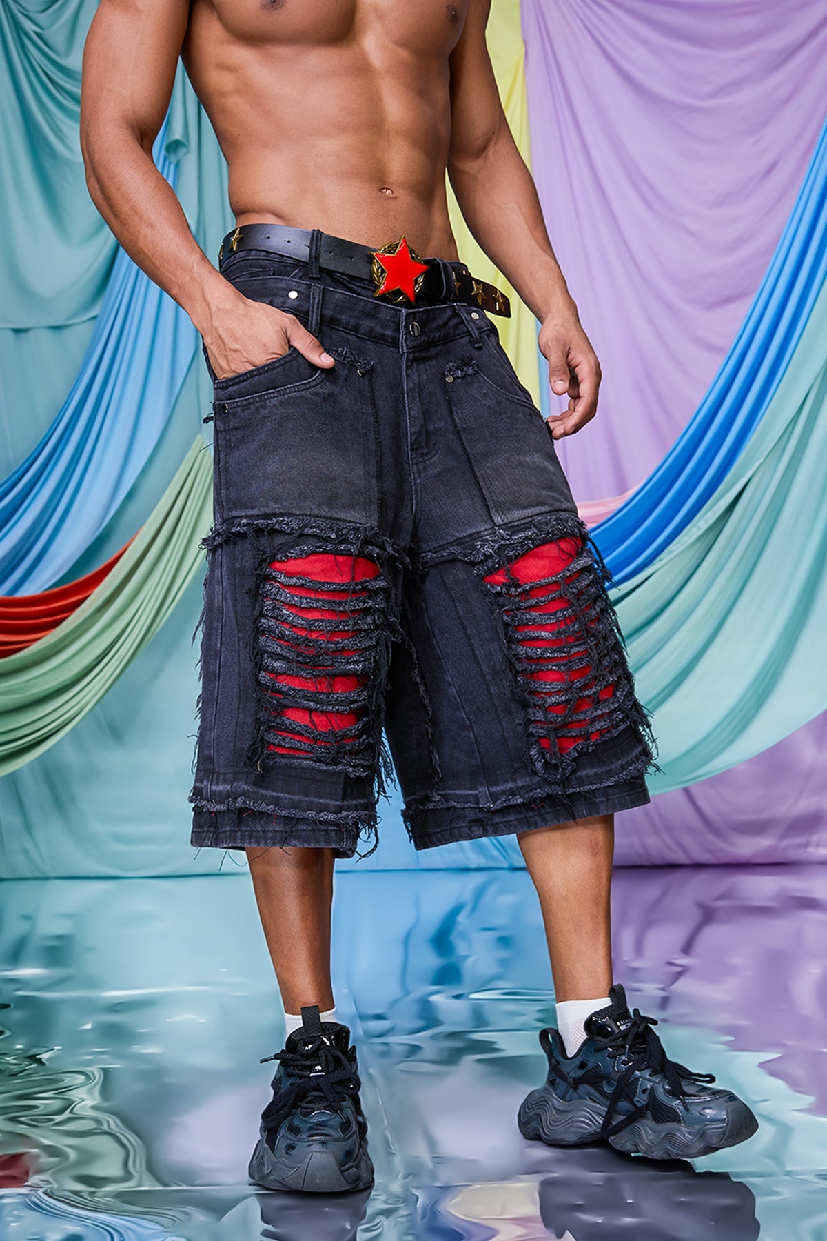 Muted Rinse Ripped Capri Jeans Black