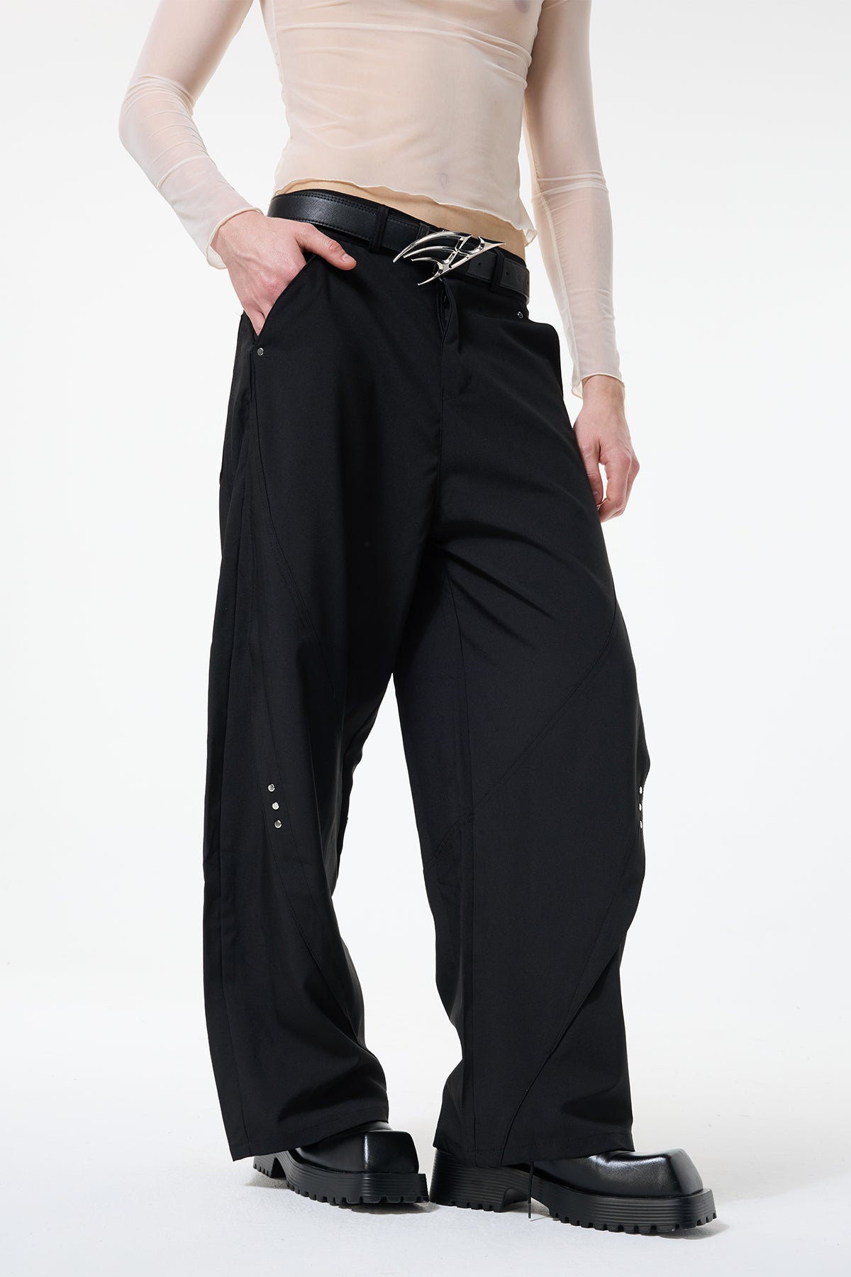 Neutral Pace Barrel Pants