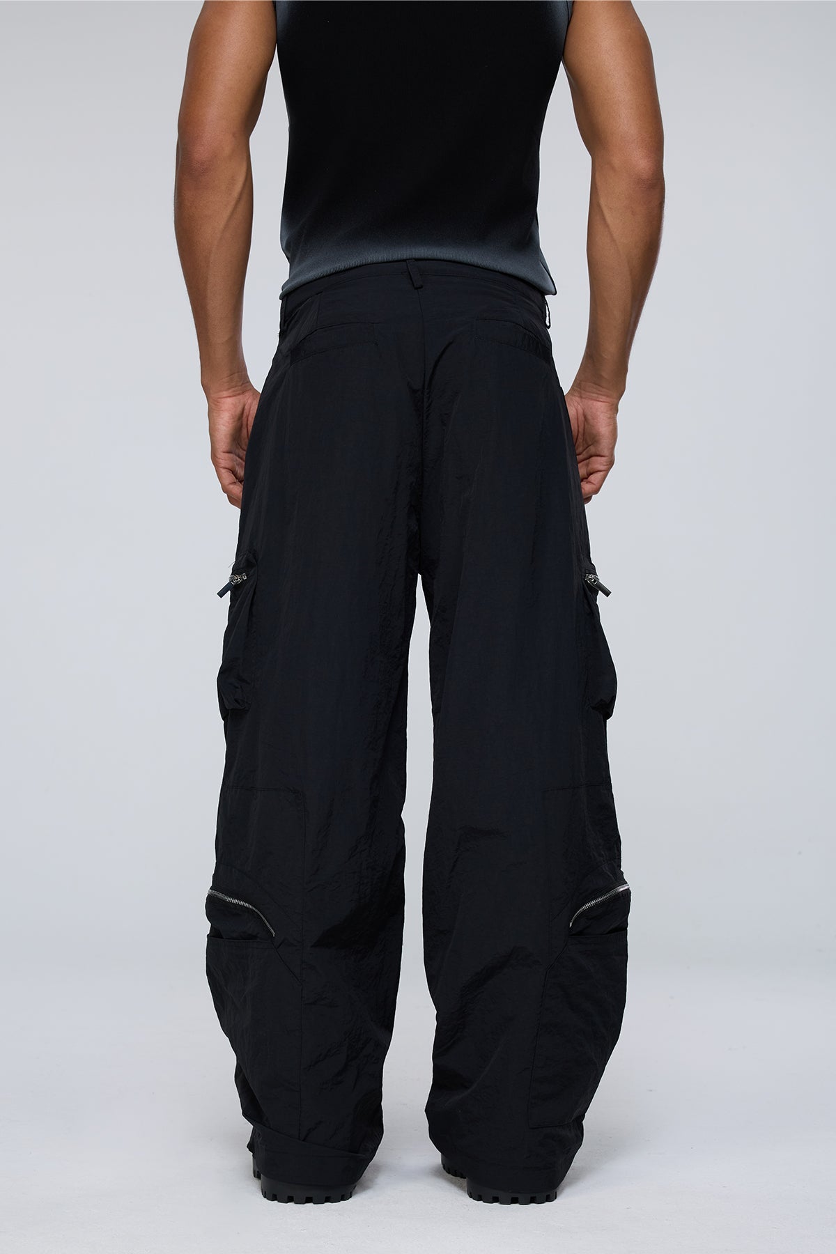 Raw Hem Barrel Zipper Pants