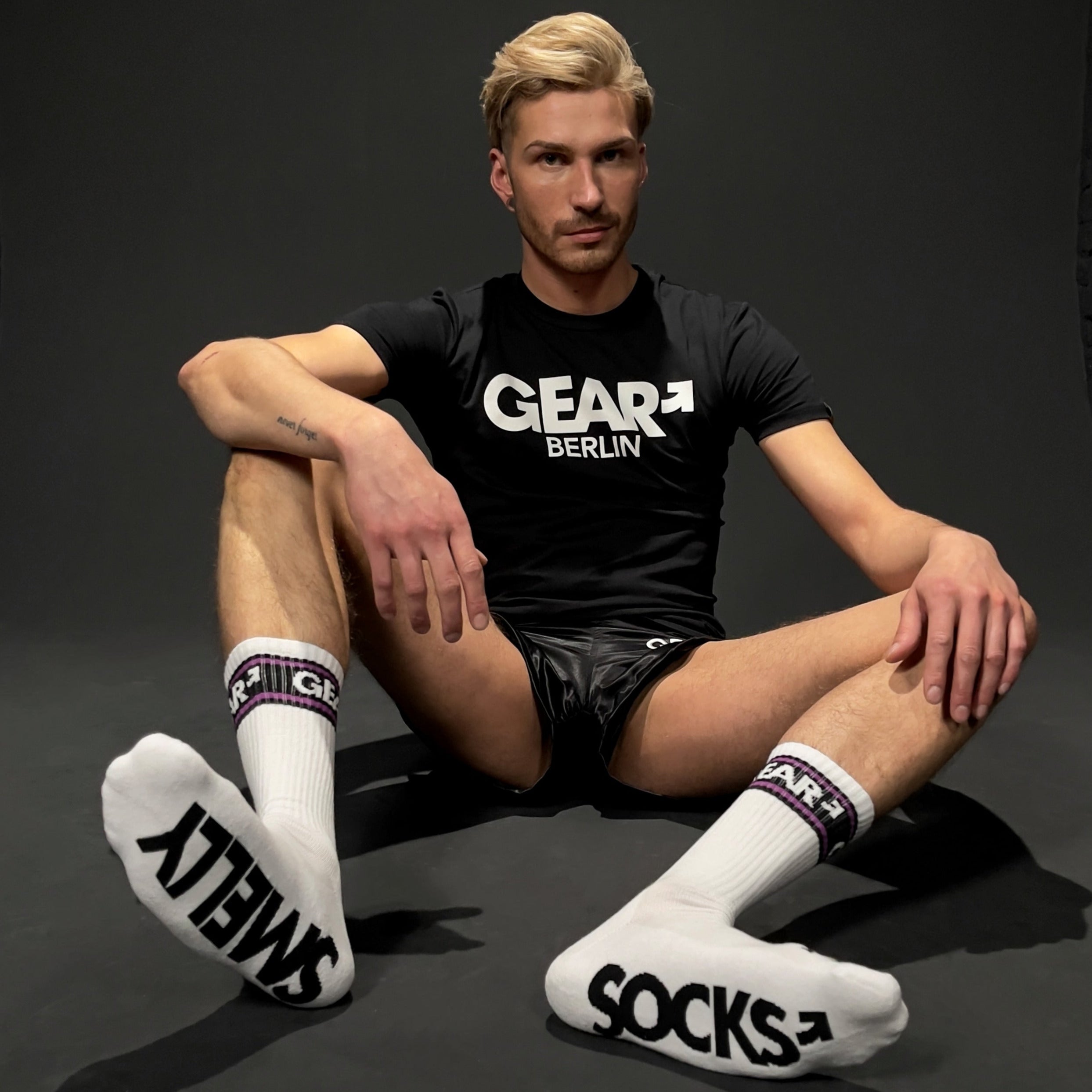 SMELLY SOCKS WHT/PURPLE