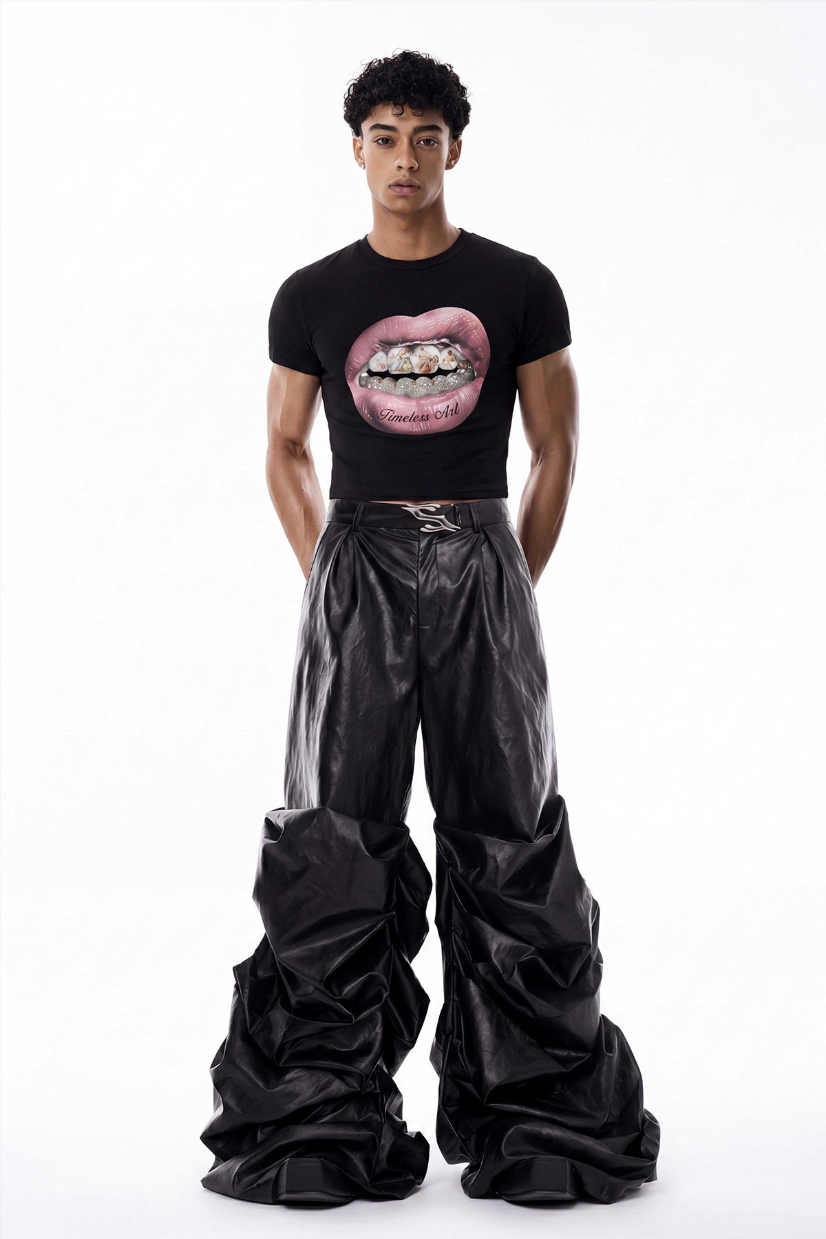 Thin Fold Lip Print Crop Top
