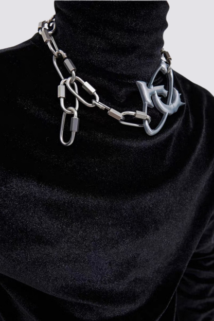 Tight Glare Metal Necklace