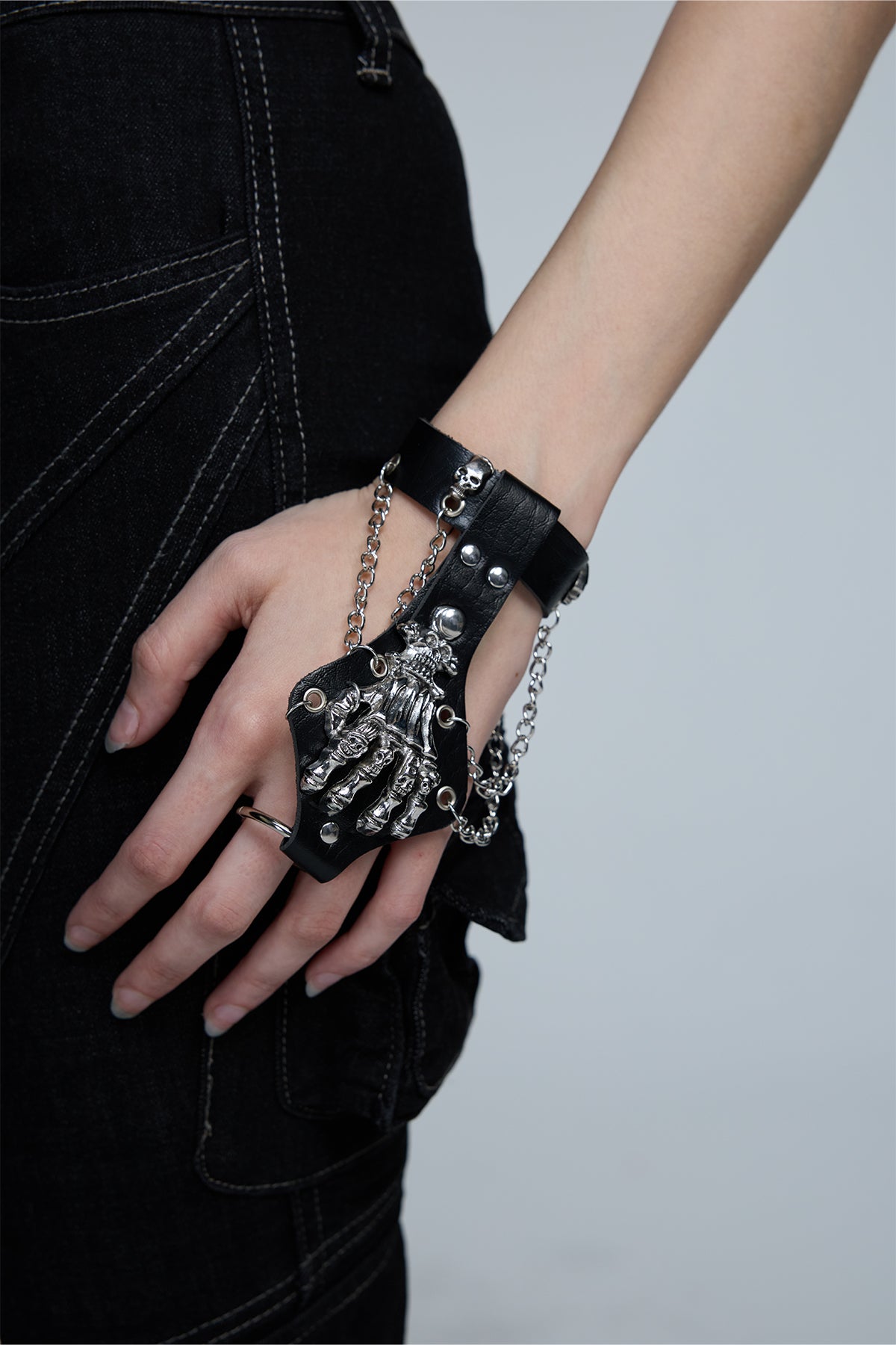 Unruled Form Punk Skeleton Bracelet