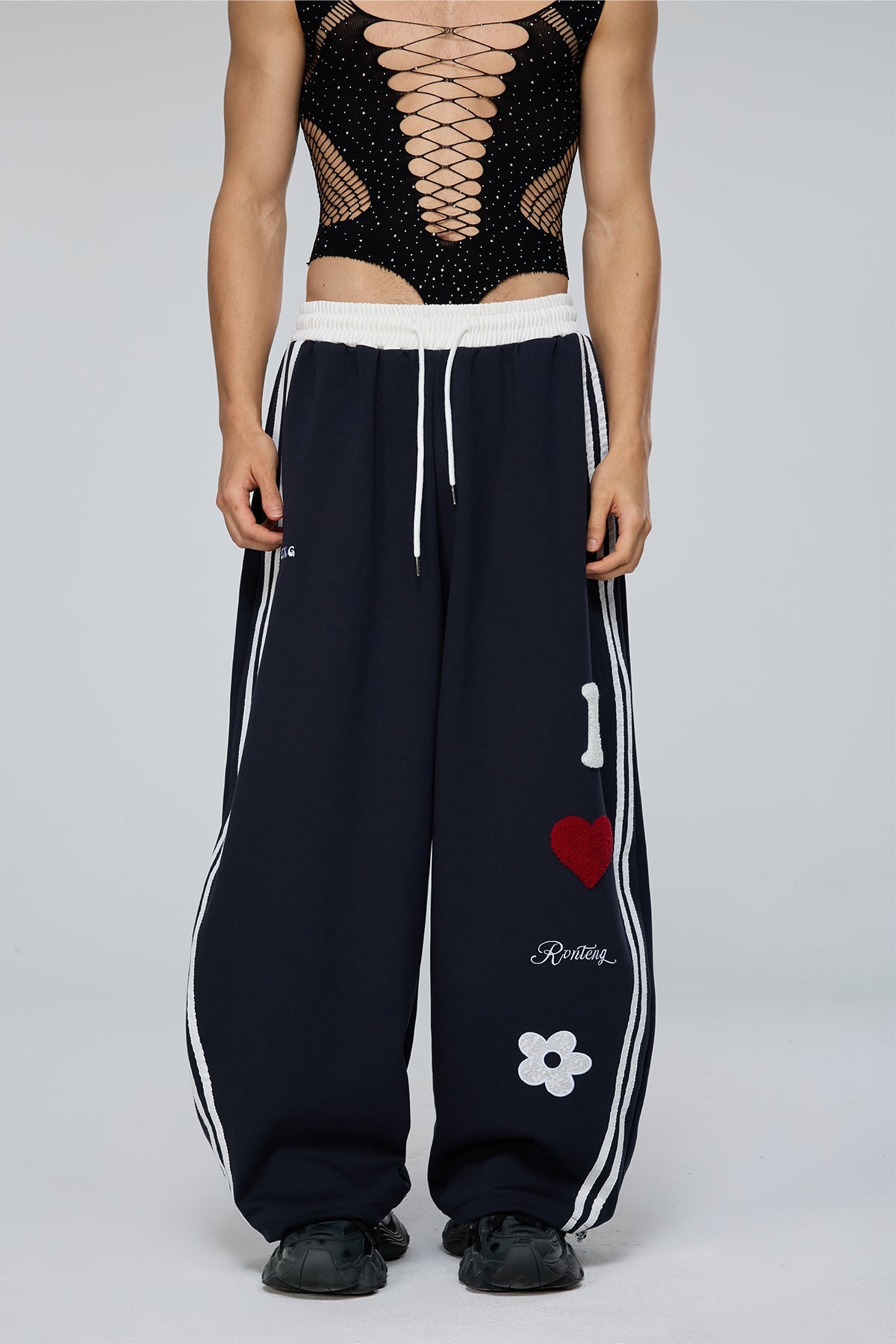 Urban Slack Embroidery Barrel Pants