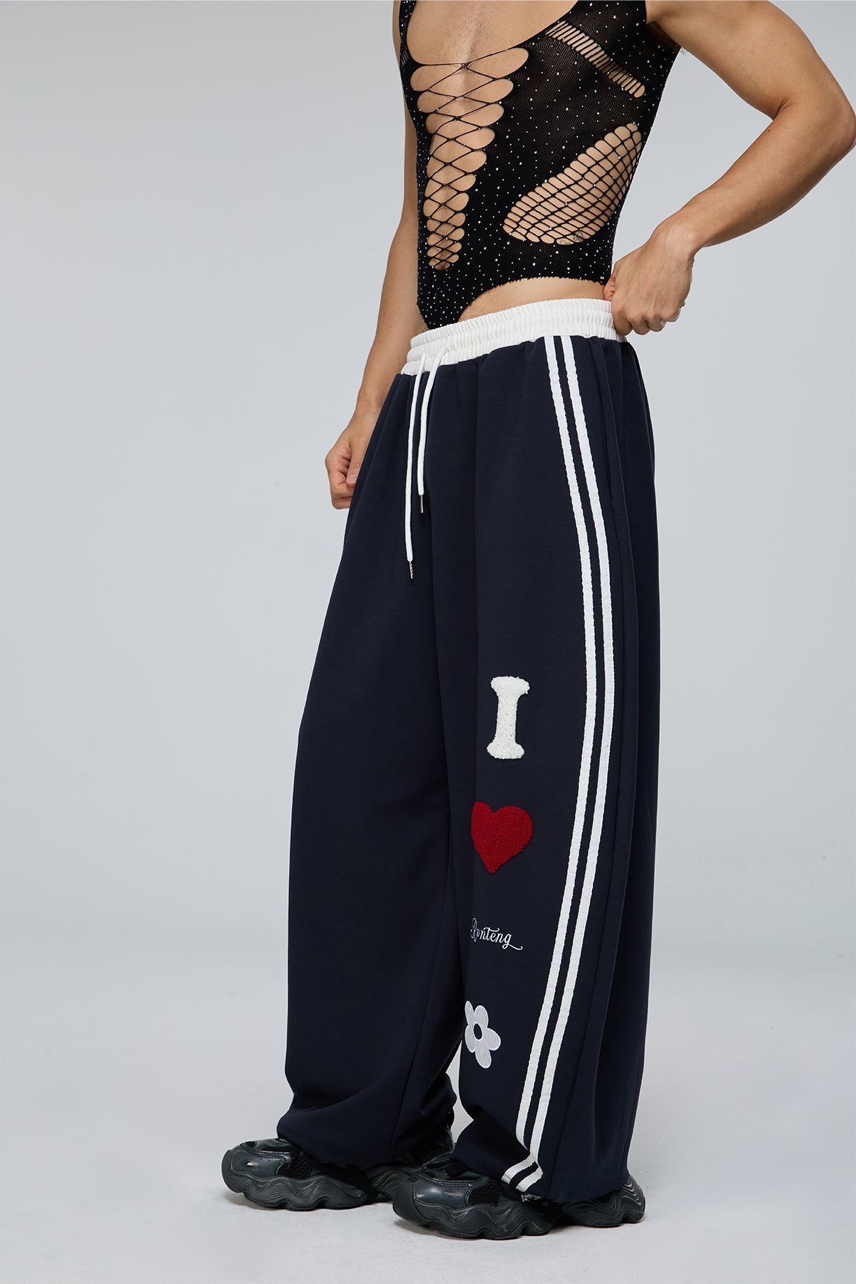 Urban Slack Embroidery Barrel Pants
