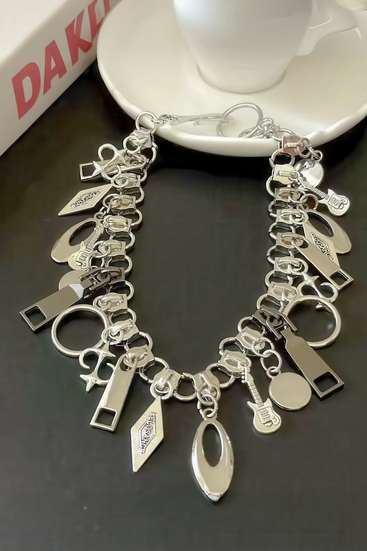 Zipper Necklace – Minimalist & Versatile Design