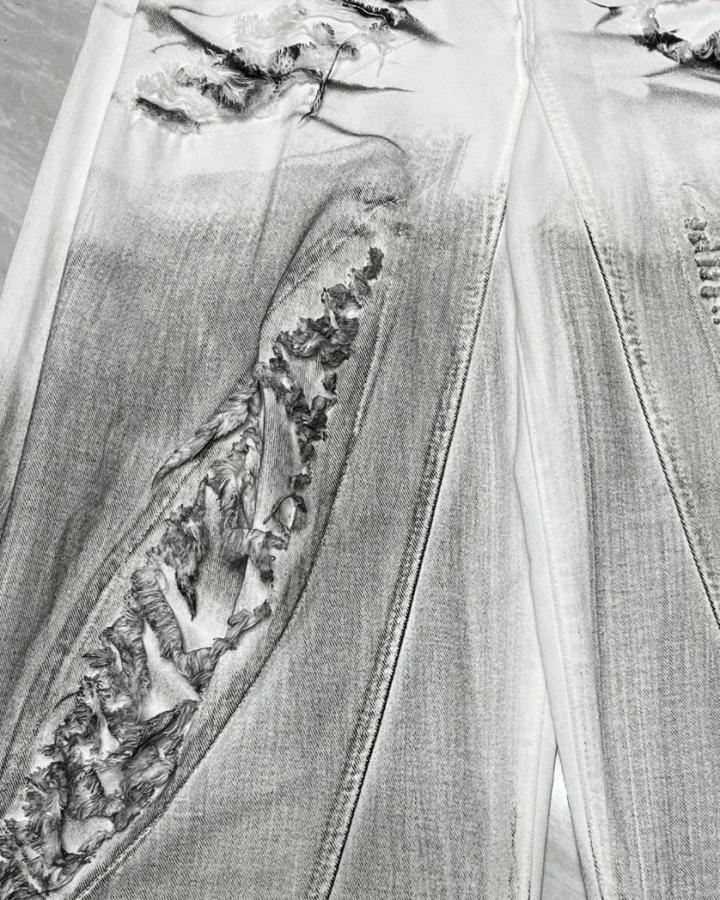 KIIKIO Wasteland Distressed Scimitar Jeans