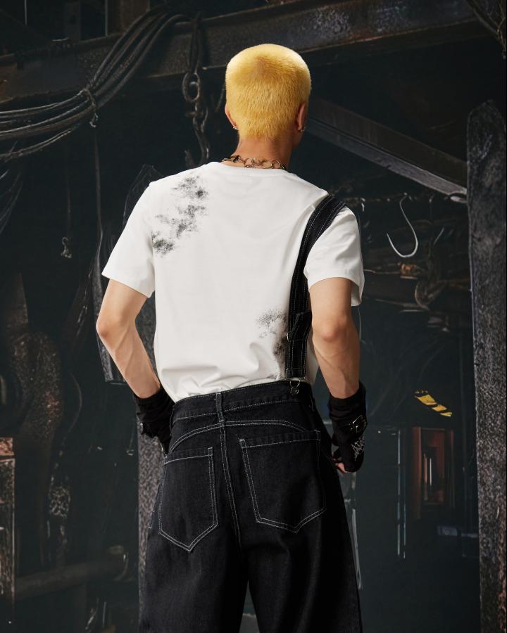 KIIKIO Dark Street Crinkle Spliced Distressed Graphic Tee