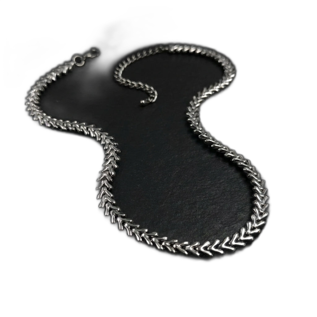 Vertebrae Choker