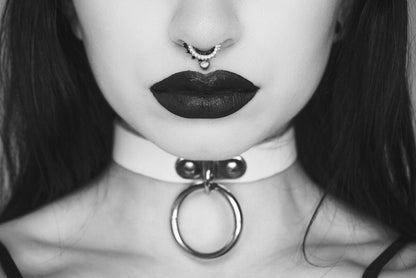White Leather D and O Ring Choker