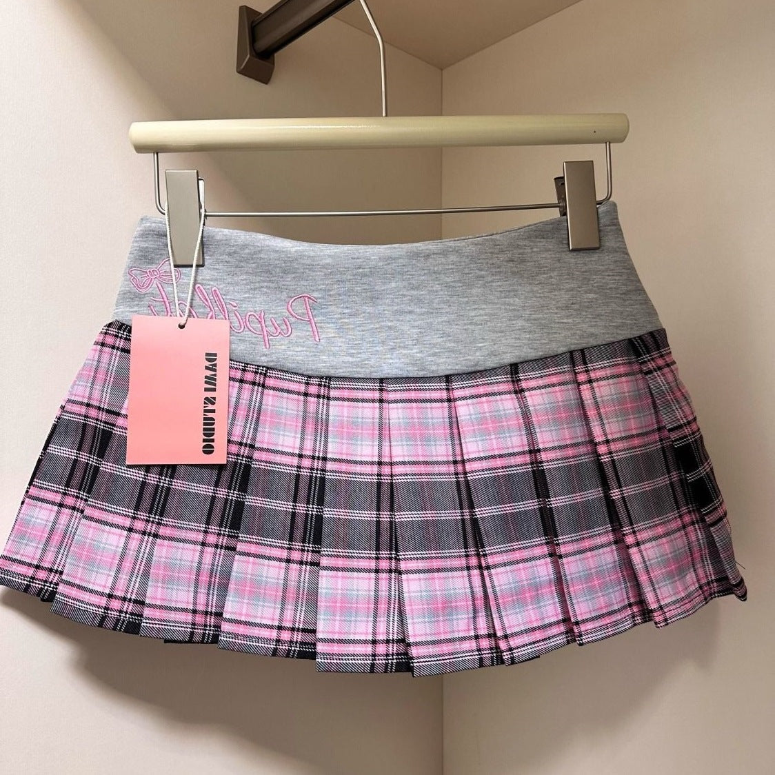 Sporty Waistband Pleated Skirt